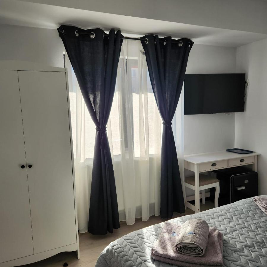 My Room Accommodation คูร์ตา เด อาร์เจช ภายนอก รูปภาพ