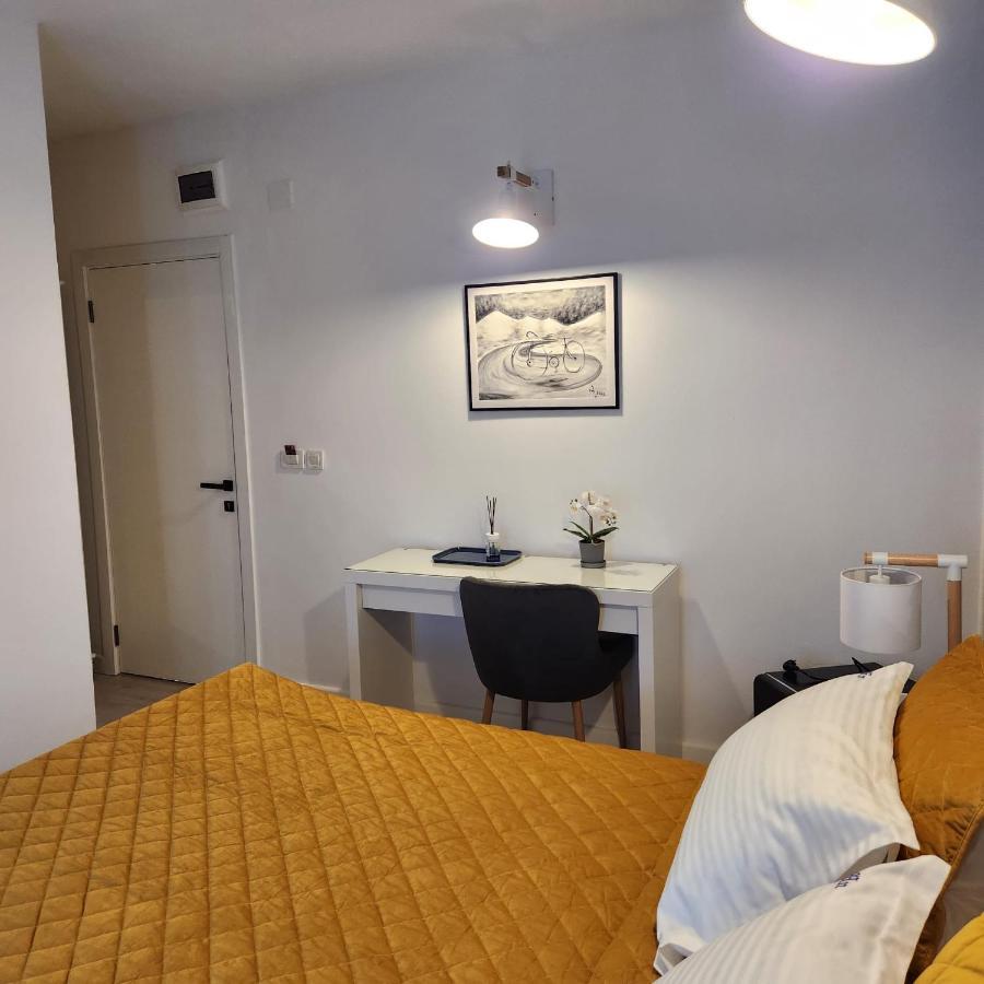 My Room Accommodation คูร์ตา เด อาร์เจช ภายนอก รูปภาพ